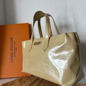 Authentic Louis Vuitton Wilshire Monogram Vernis Handbag.